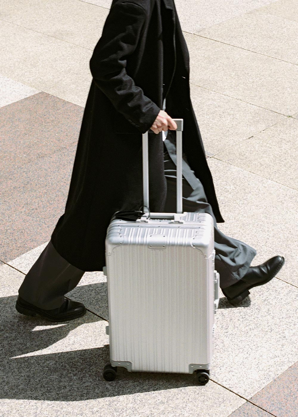 Luggage Aluminium - Maleta Rígida De Aluminio Con Cerradura Tsa & Ruedas Multidireccionales - Check-in M - Plata