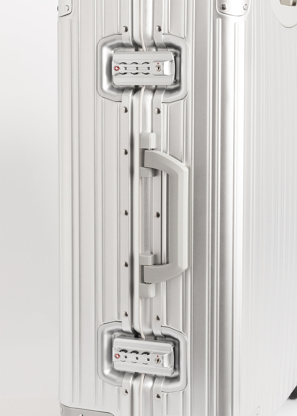 Luggage Aluminium - Maleta Rígida De Aluminio Con Cerradura Tsa & Ruedas Multidireccionales - Check-in M - Plata