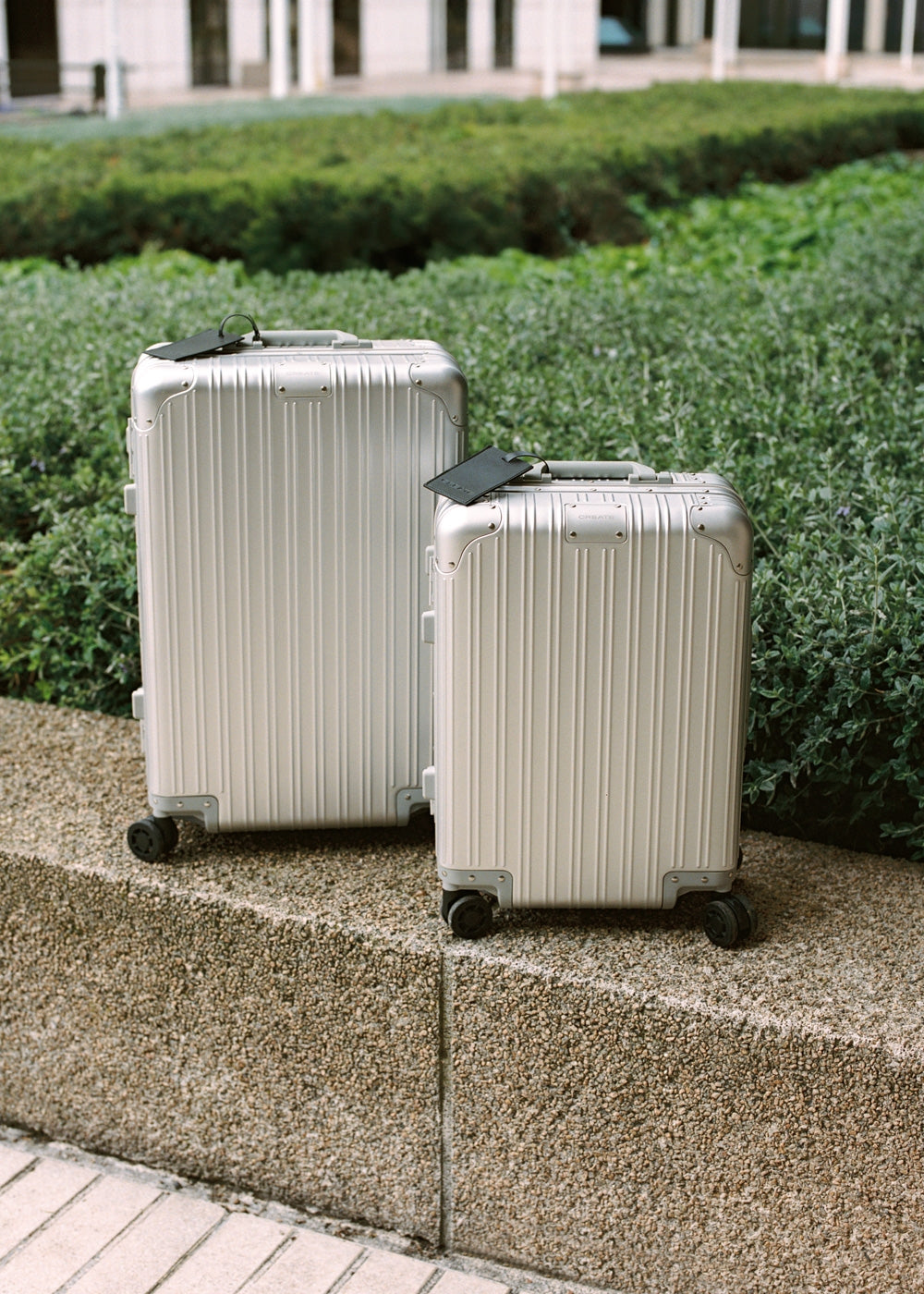 Luggage Aluminium - Set S & M - Maletas Rígidas De Aluminio Con Cerradura TSA & Ruedas Multidireccionales - Plata