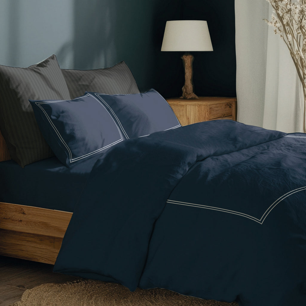 Annecy - Housse De Couette + Taie D'Oreiller - Satin De Coton - Blanc / Bleu Foncé