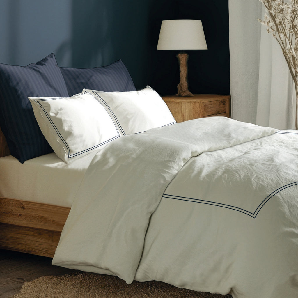Annecy - Housse De Couette + Taie D'Oreiller - Satin De Coton - Bleu Foncé / Blanc