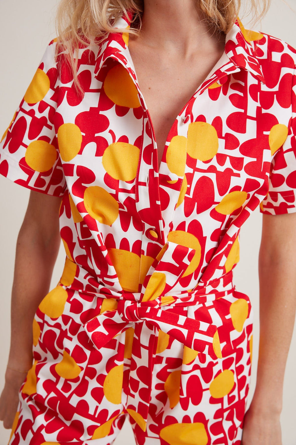 Mono de sol rojo Willow