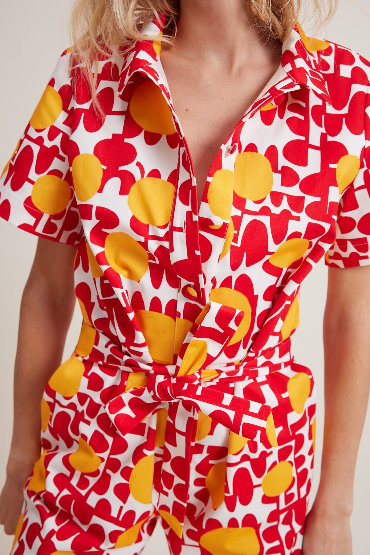 Mono de sol rojo Willow