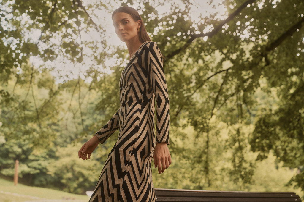 Robe Chevron V-Neck Black