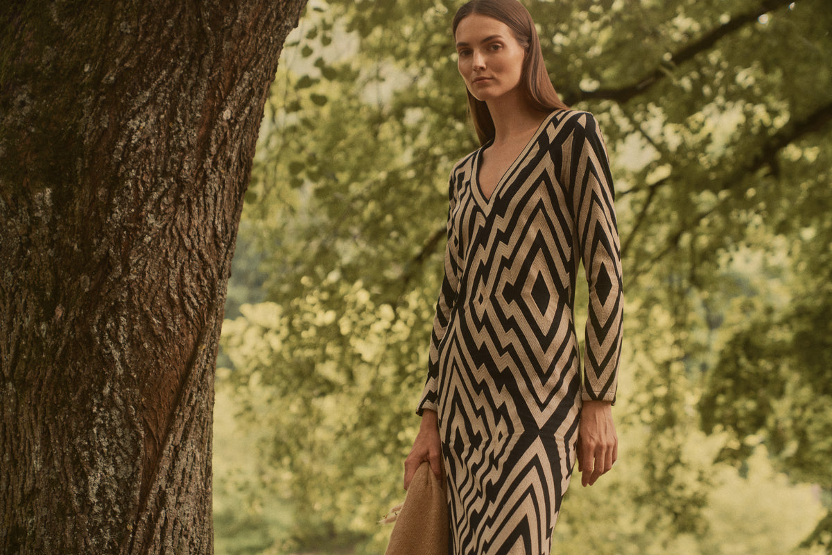 Robe Chevron V-Neck Black