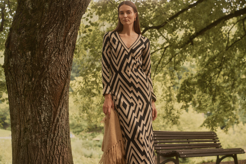 Robe Chevron V-Neck Black