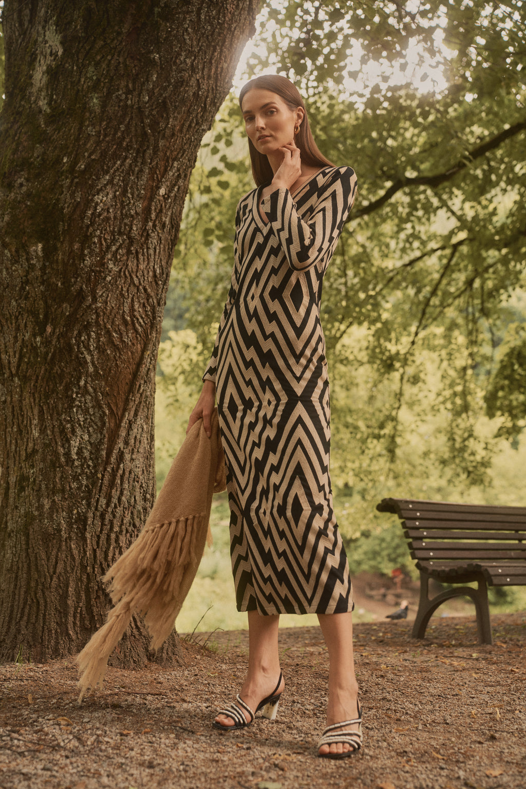 Robe Chevron V-Neck Black