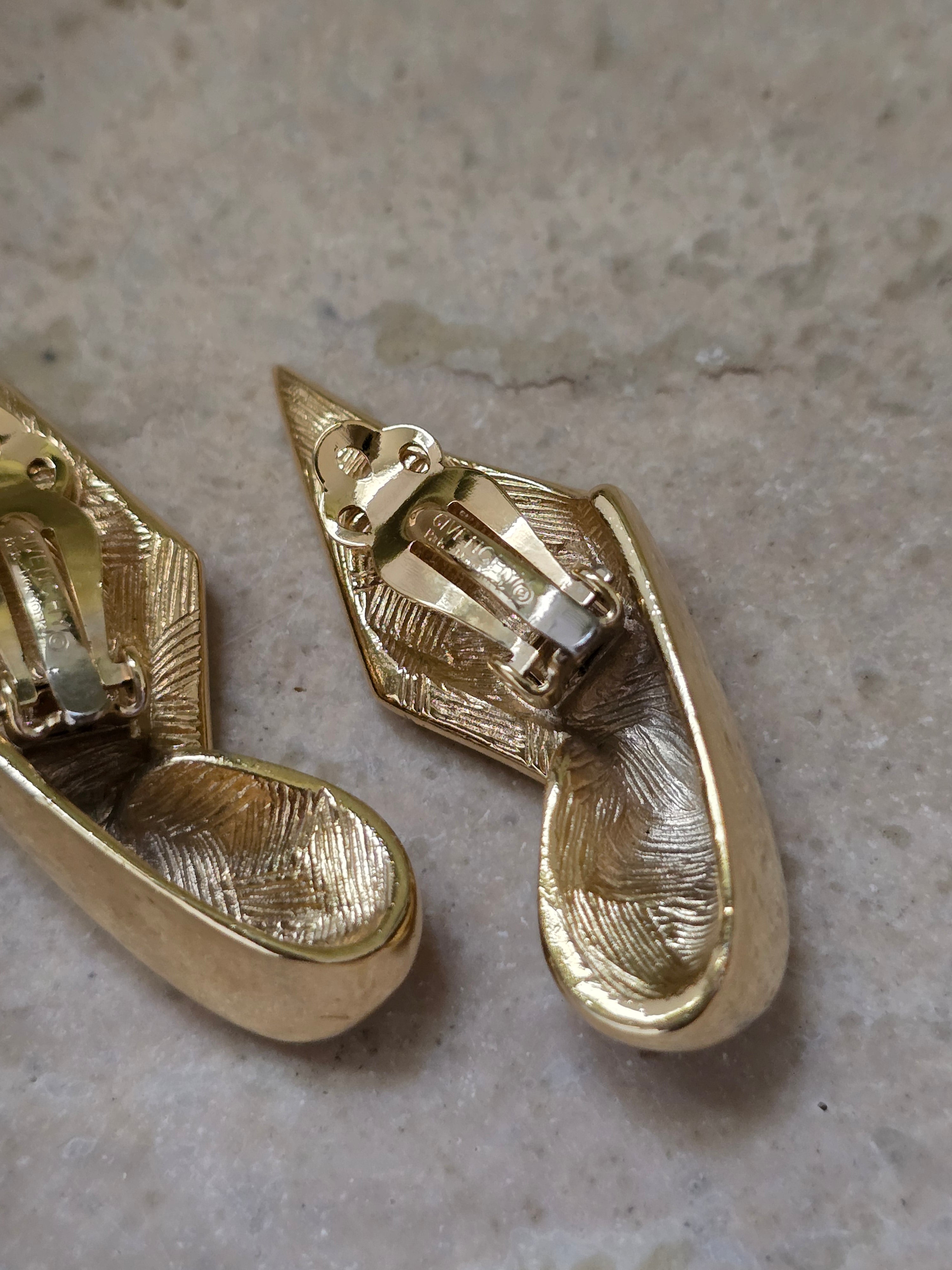 Pendientes de clip llama Givenchy vintage años 1980