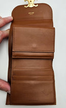 Céline Cartera pequeña con solapa Triomphe