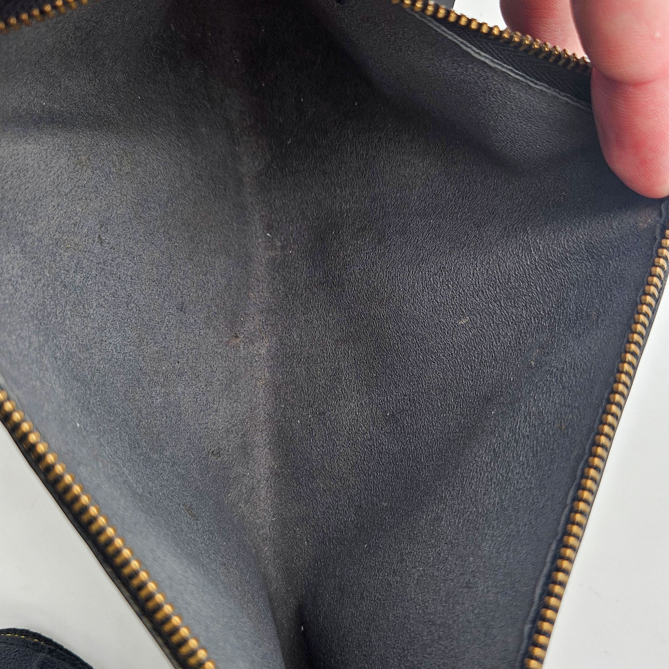 Pochette Louis Vuitton Accesorios Cuero Épi Negro
