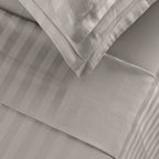 Jacquard - Drap Plat - Satin De Coton Dobby Stripe - Taupe 01
