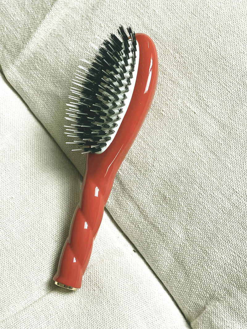 N.02 La Petite Brosse Démêlante & Soin L’Indispensable Terre Battue