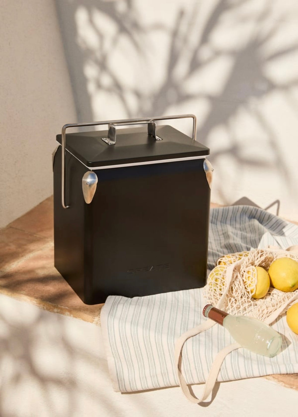 Cooler Retro - Nevera Portátil 13L Térmica Con Abridor De Botellas - Negro