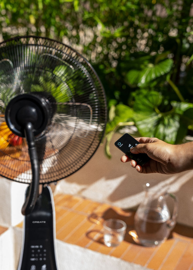 Air Mist - Ultra-Quiet Oscillating Nebulizing Fan - White / Black