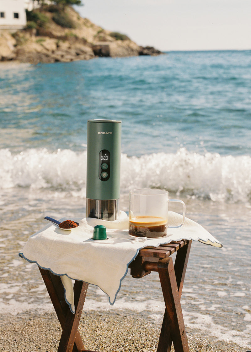 Thera Move - Cafetera espresso portátil de 15 bares para cápsulas y café molido - Con estuche de transporte - Verde salvia