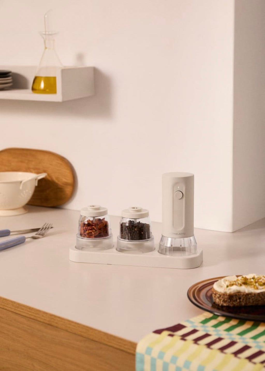 Spice Grinder Studio Pro - Molinillo Eléctrico Para Especias Con Contenedores Intercambiables - Blanco Roto