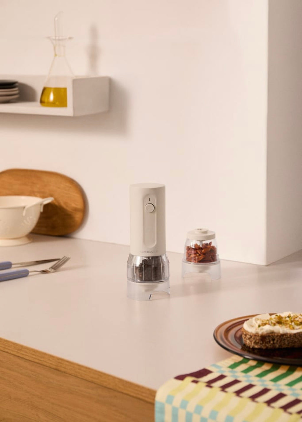 Spice Grinder Studio Pro - Molinillo Eléctrico Para Especias Con Contenedores Intercambiables - Blanco Roto