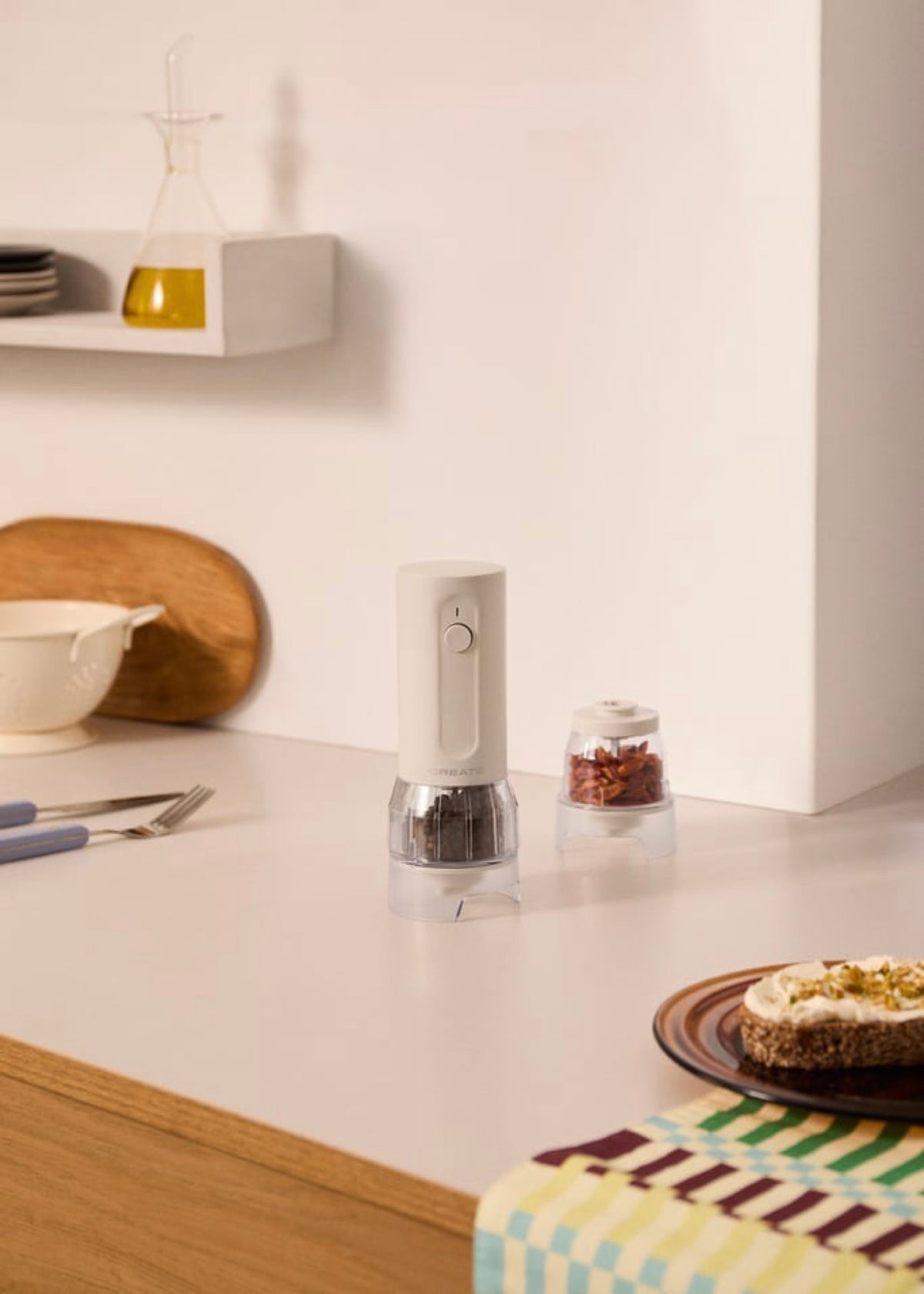 Spice Grinder Studio Pro - Molinillo Eléctrico Para Especias Con Contenedores Intercambiables - Blanco Roto
