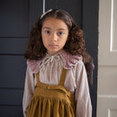 Delantal Enola oro viejo - Selección Soor Ploom disponible en amaetc.com, concept store ecológico para niños