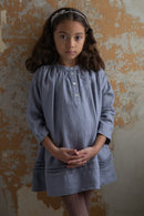 Vestido Goldie Powder - Selección Soor Ploom disponible en amaetc.com, concept store ecológico para niños