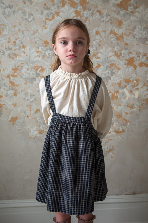 Delantal de rejilla Eloise - Selección Soor Ploom para encontrar en amaetc.com, concept store ecológico para niños