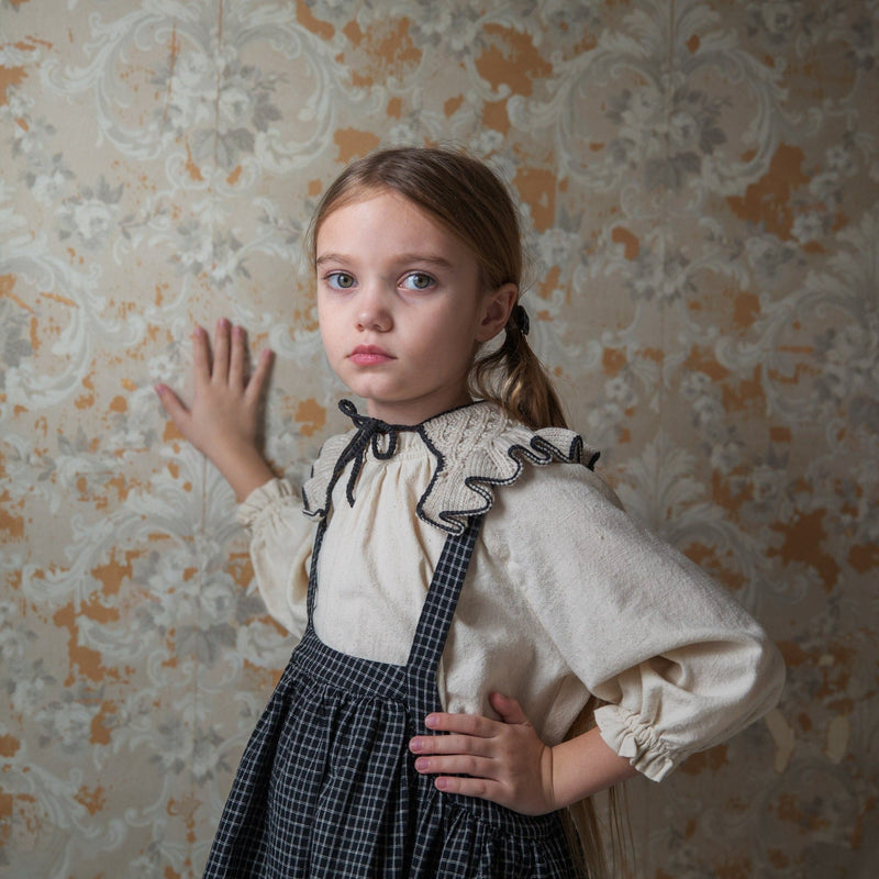 Delantal de rejilla Eloise - Selección Soor Ploom para encontrar en amaetc.com, concept store ecológico para niños