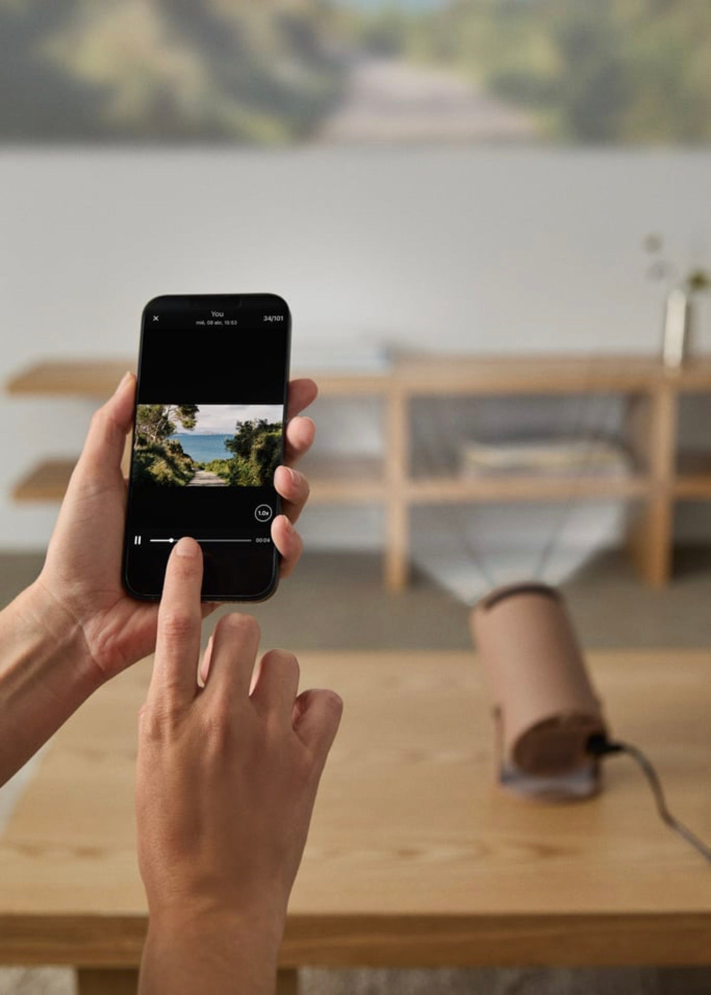 Projector Studio Compact - Proyector Smart Hd Con Wifi, Bluetooth Y Rotación 180º - Moca