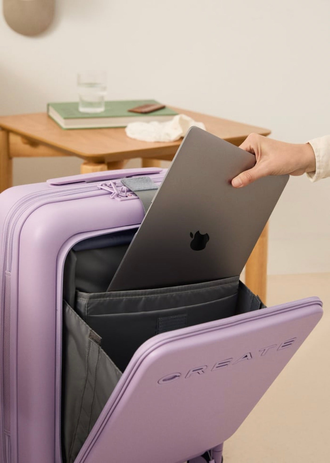 Luggage Studio Pocket - Maleta rígida extensible apta para compañías low cost - Lavanda