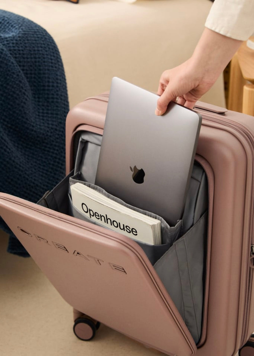 Luggage Studio Pocket - Maleta rígida extensible apta para compañías low cost - Moka