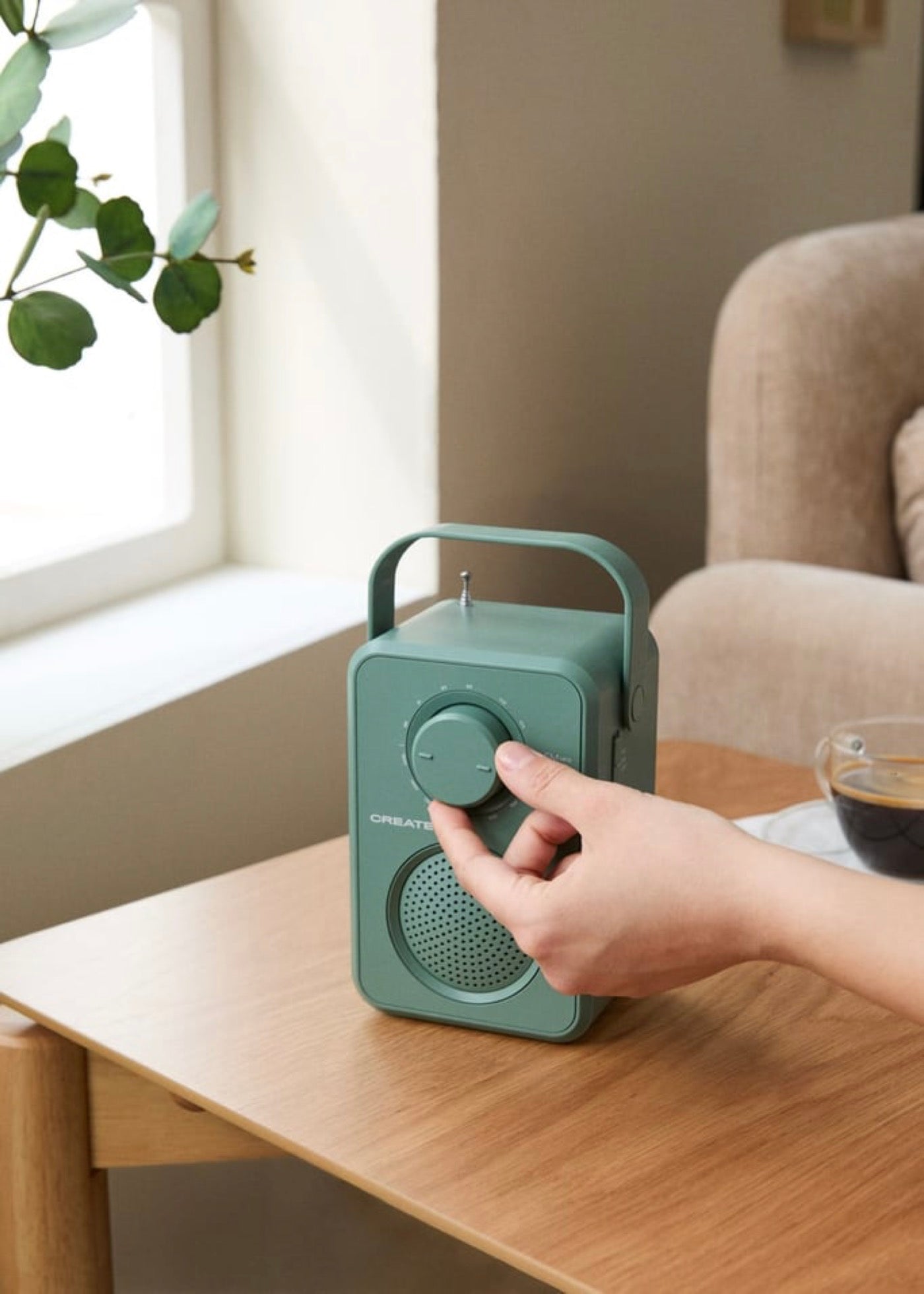 Radio Speaker Studio - Radio Portátil Am/Fm 5W Con Altavoz Integrado - Sage