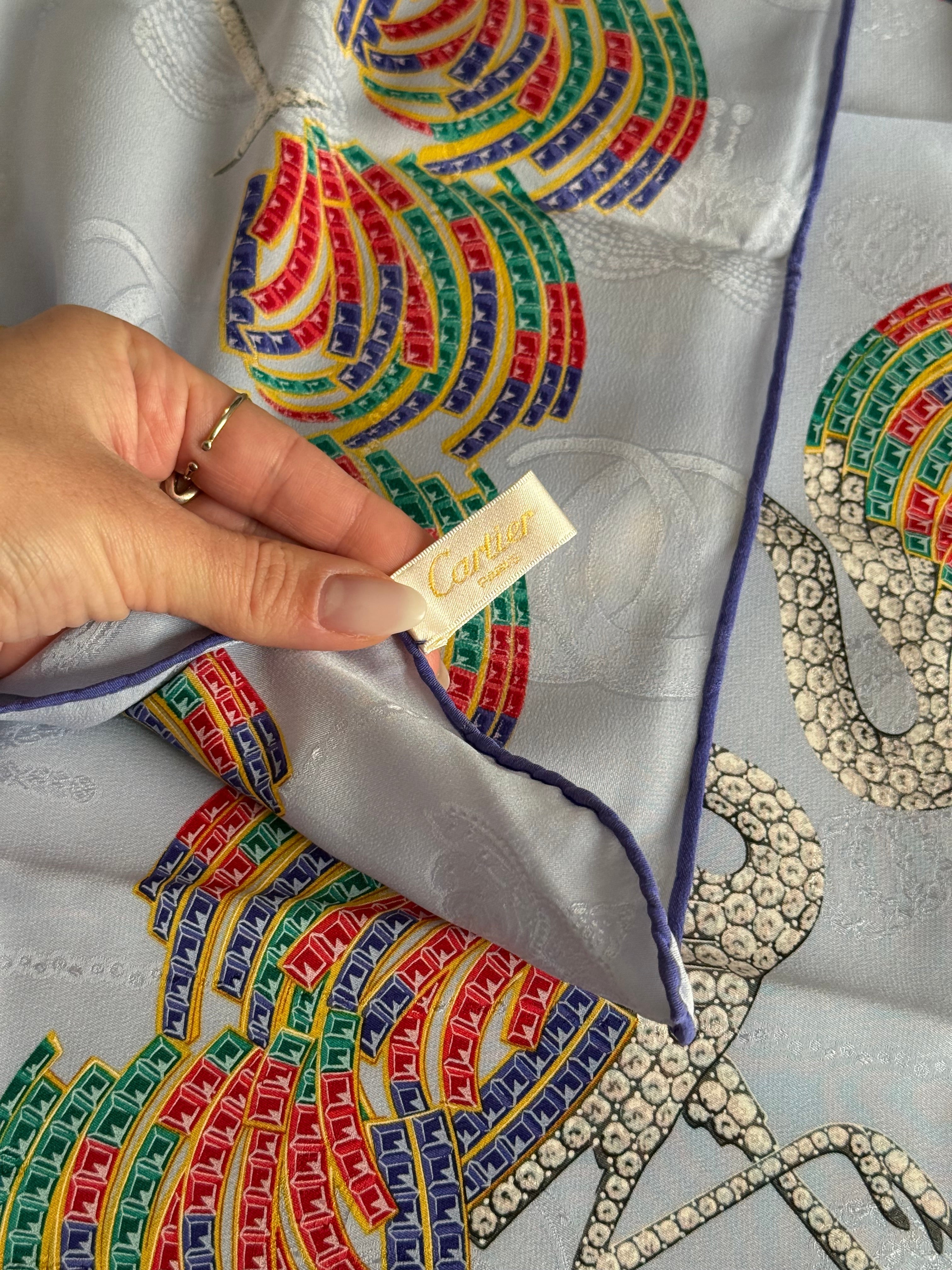 Bufanda Cartier – Estampados de plumas y cisnes multicolores