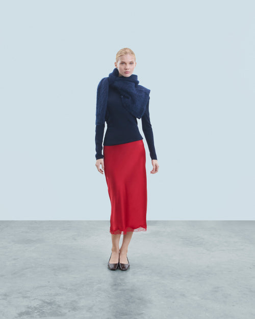 #label: Vasilna mesure 1,77m et porte une taille S