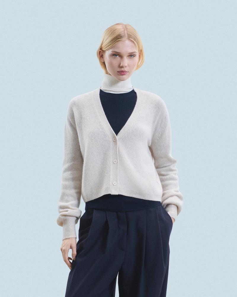 #label: Vasilna mesure 1,77m et porte une taille S