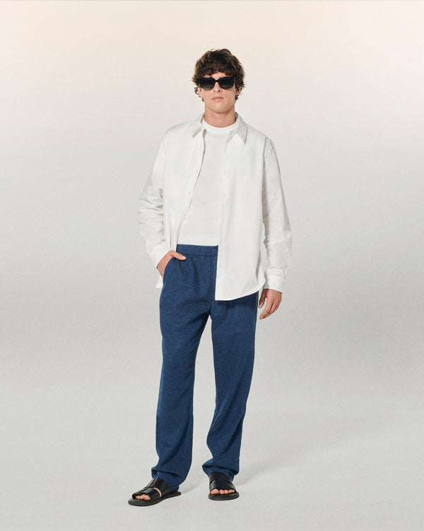 #label: Louis mesure 1,89m et porte une taille 31