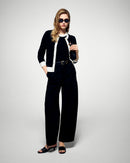 #label: Selaa mesure 1,73m et porte une taille S