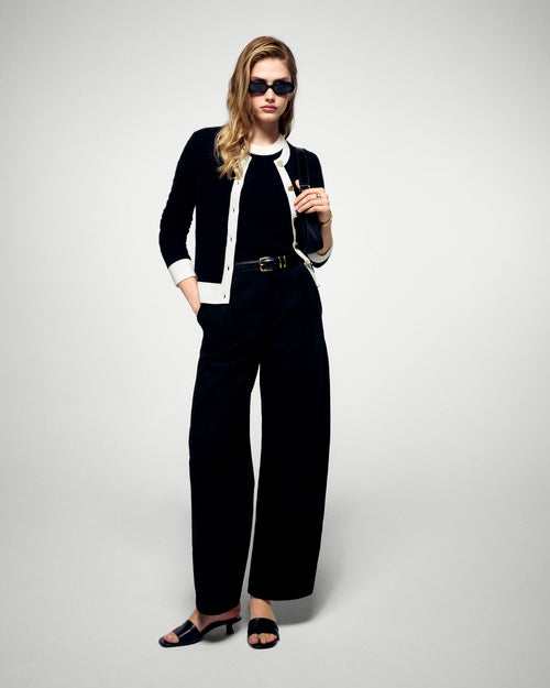 #label: Selaa mesure 1,73m et porte une taille S