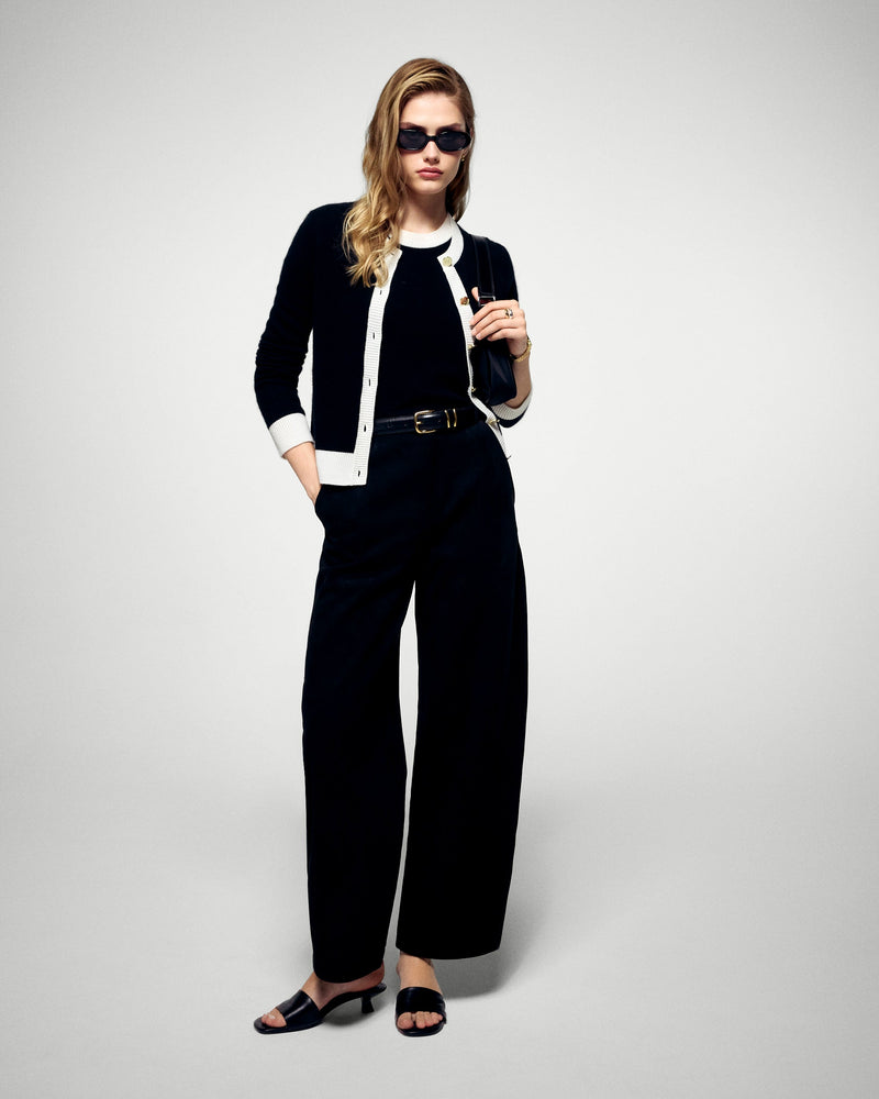 #label: Selaa mesure 1,73m et porte une taille S