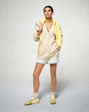 #label: Selaa mesure 1,73m et porte une taille S