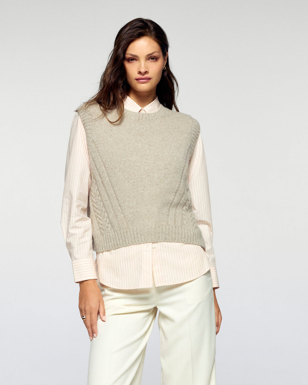#label: Paige mide 1,81 m y lleva una talla S