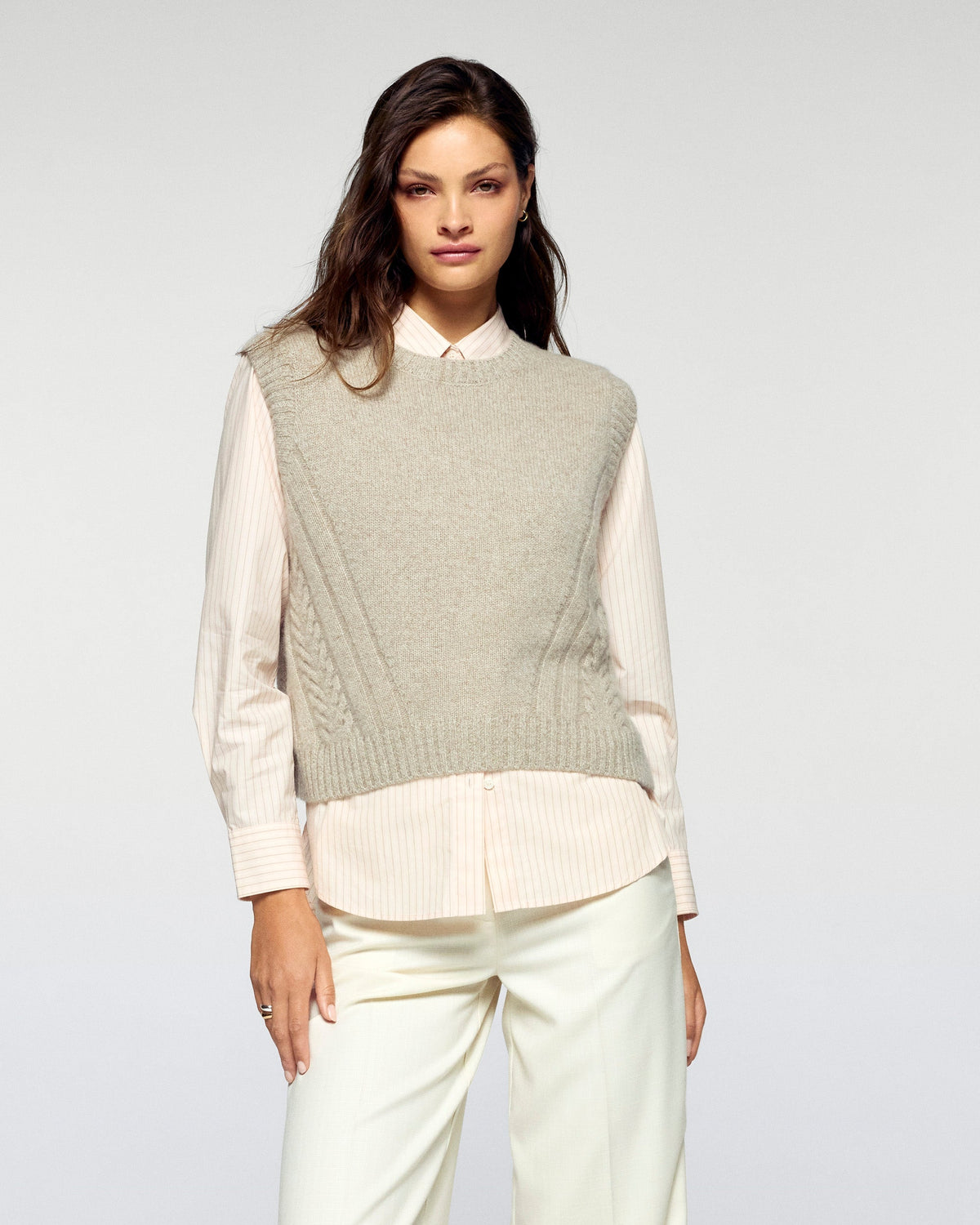 #label: Paige mide 1,81 m y lleva una talla S