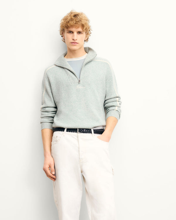 #label: Leon mesure 1,89m et porte une taille M