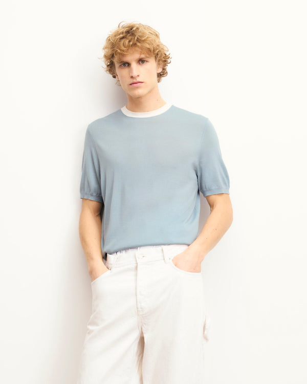 #label: Leon is 1.89m tall and wears a size M