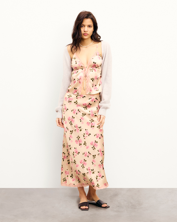 #label: Javielis mesure 1,80m et porte une taille S