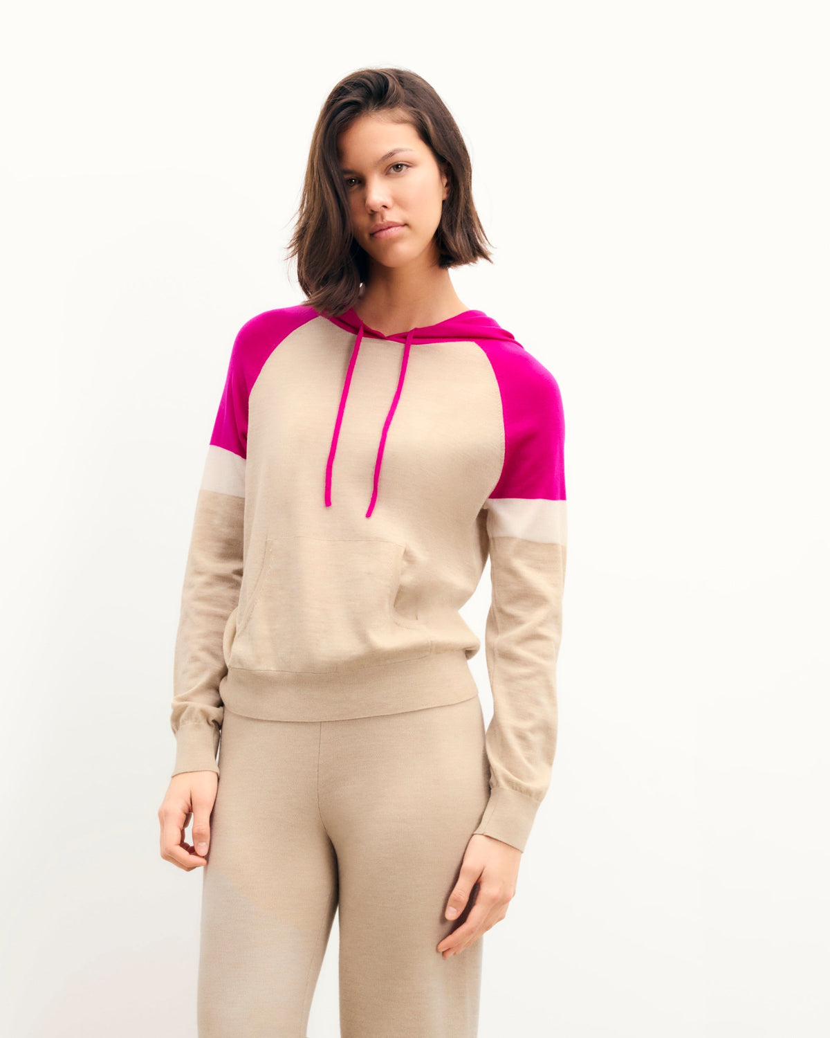 #label: Kim mide 1,78 m y lleva una talla S