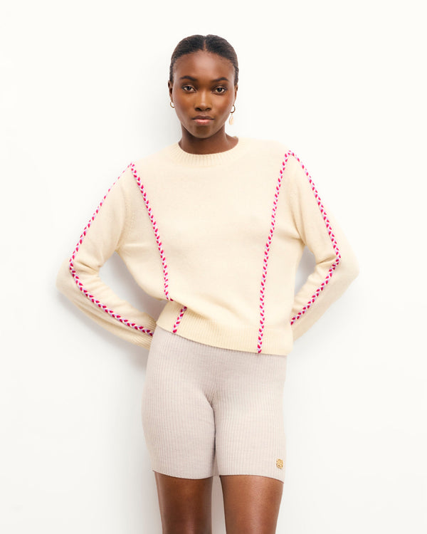 #label: Janelle mesure 1,77m et porte une taille S