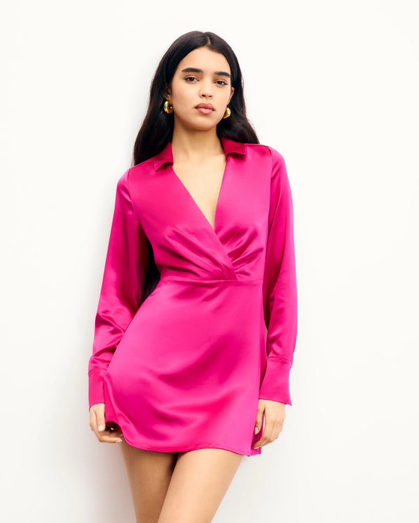 #label: Ehlana mesure 1,77m et porte une taille S