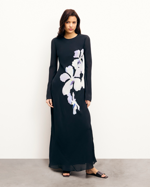 #label: Javielis mesure 1,80m et porte une taille S