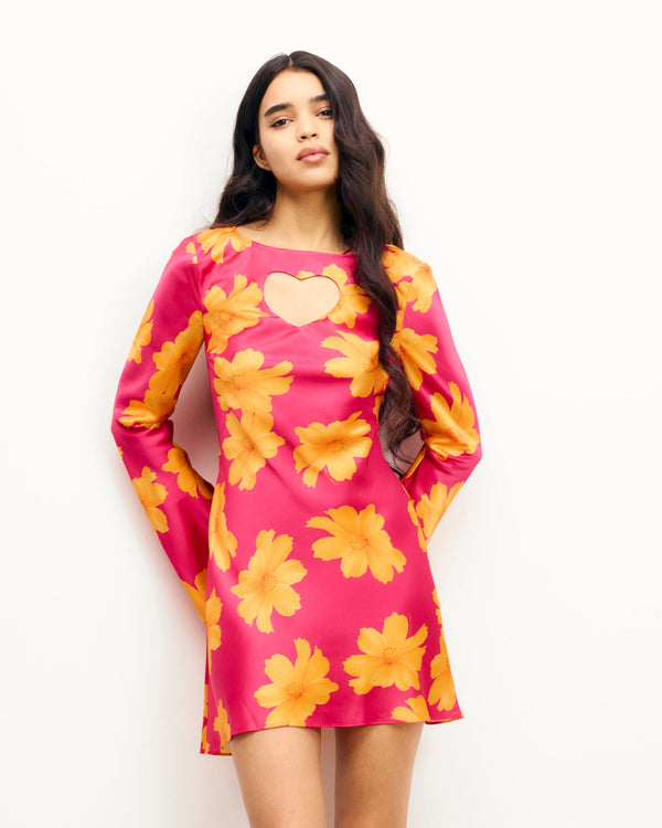#label: Ehlana is 1.77m tall and wears a size S