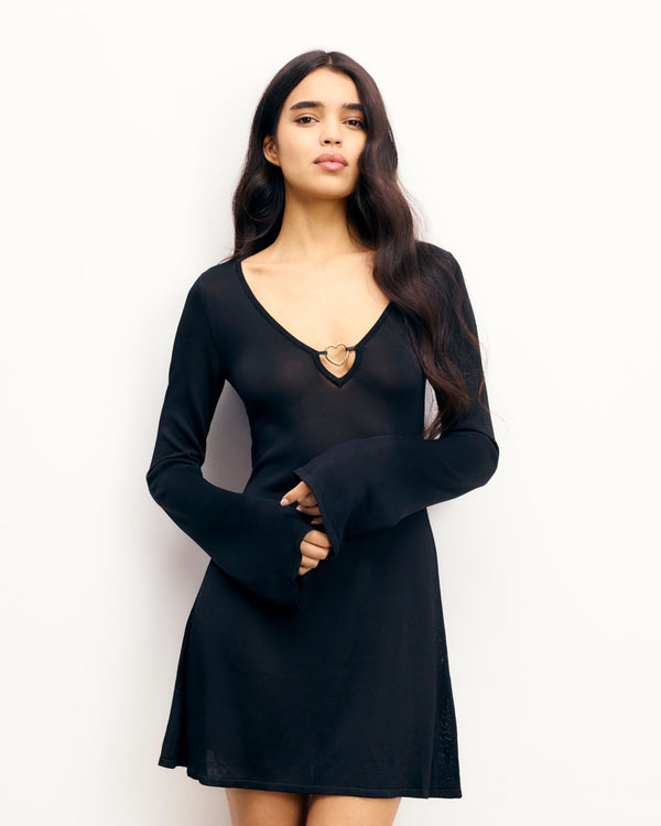#label: Ehlana mesure 1,77m et porte une taille S