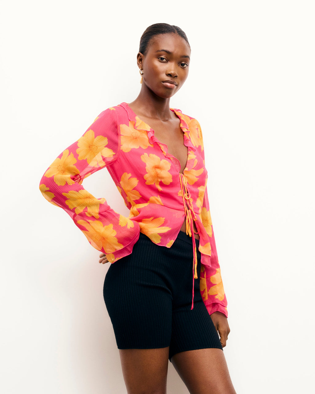 #label: Janelle mesure 1,77m et porte une taille S